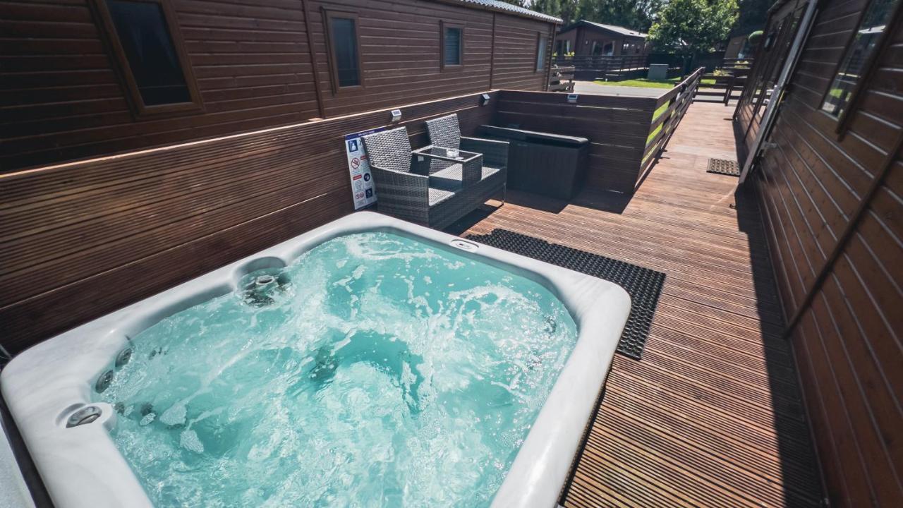 Hazel Oaks, Beautiful Lodge With Hot Tub - Sleeps 6 - Felmoor Park Morpeth Exterior photo