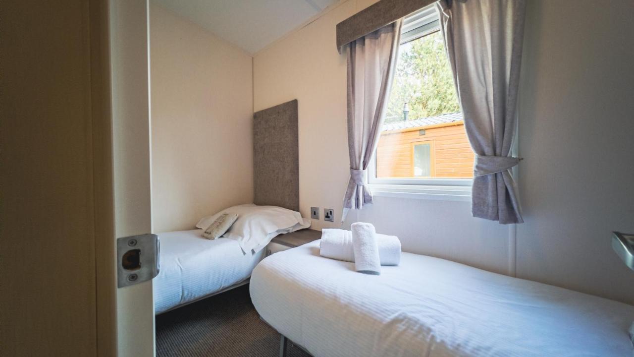 Hazel Oaks, Beautiful Lodge With Hot Tub - Sleeps 6 - Felmoor Park Morpeth Exterior photo