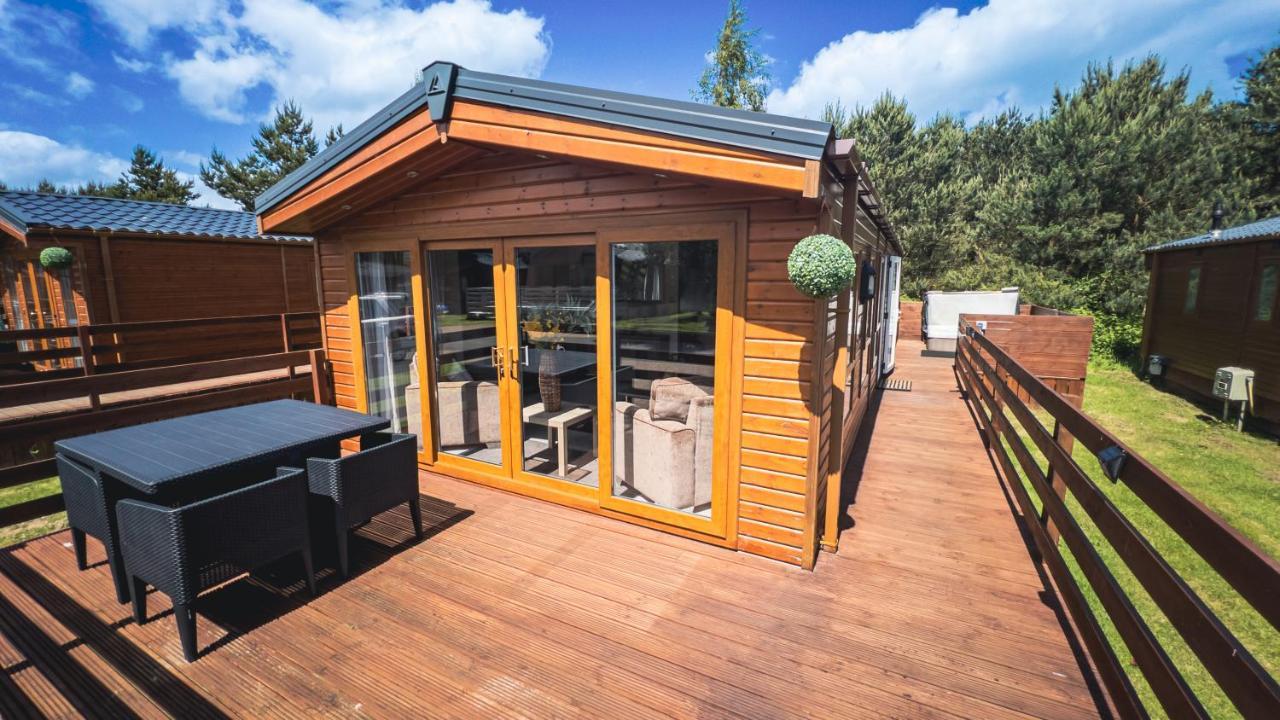 Hazel Oaks, Beautiful Lodge With Hot Tub - Sleeps 6 - Felmoor Park Morpeth Exterior photo